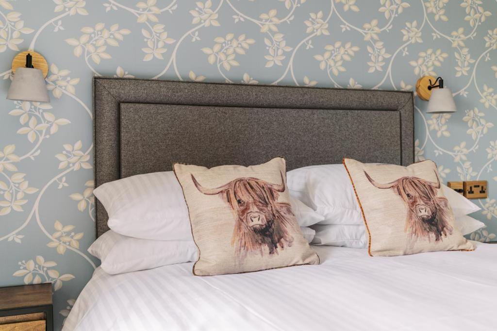 The Blind Bull Hotel Little Hucklow Bagian luar foto