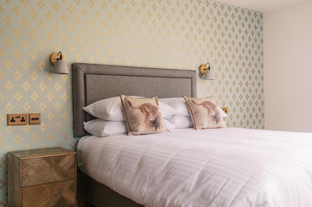 The Blind Bull Hotel Little Hucklow Bagian luar foto