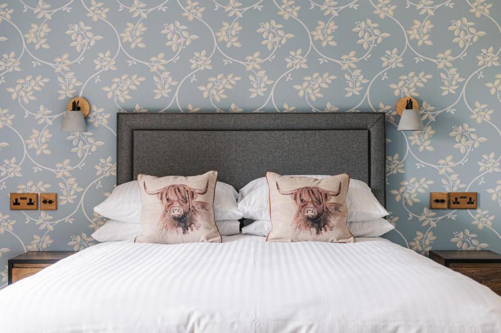 The Blind Bull Hotel Little Hucklow Bagian luar foto