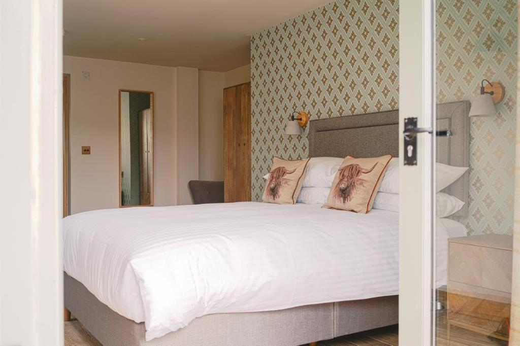 The Blind Bull Hotel Little Hucklow Bagian luar foto
