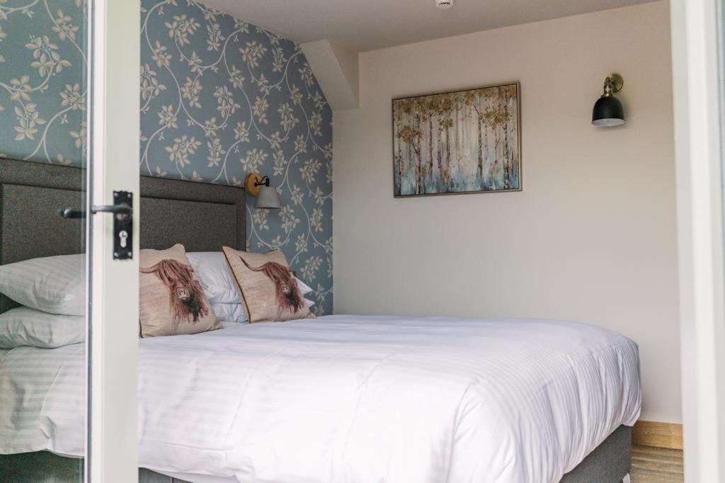 The Blind Bull Hotel Little Hucklow Bagian luar foto
