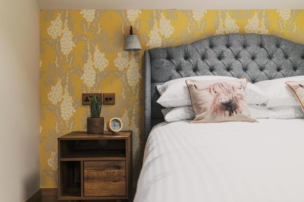 The Blind Bull Hotel Little Hucklow Bagian luar foto