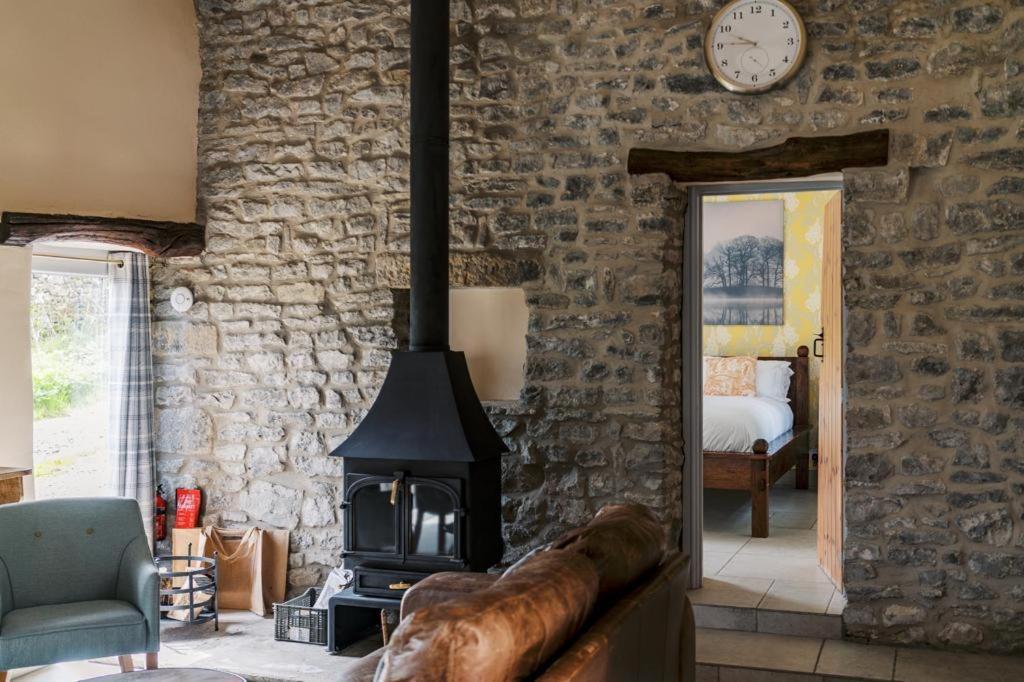 The Blind Bull Hotel Little Hucklow Bagian luar foto